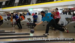 Photograph of a bowling player.