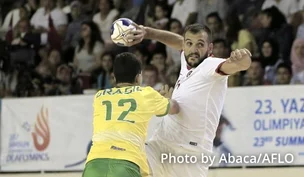 Photograph of handball players.